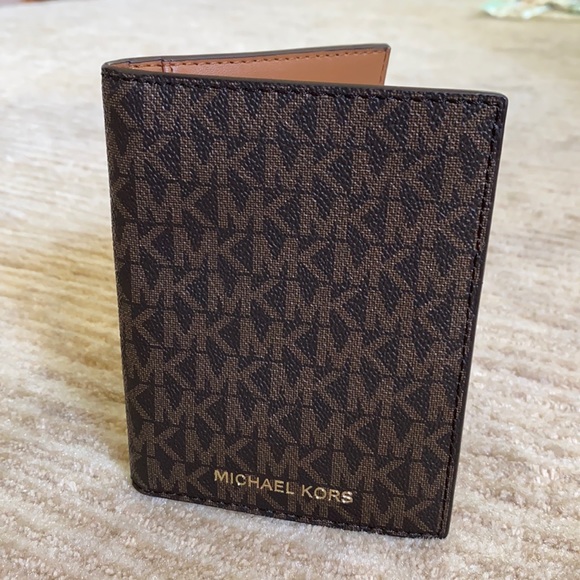Michael Kors Accessories - Michael Kors